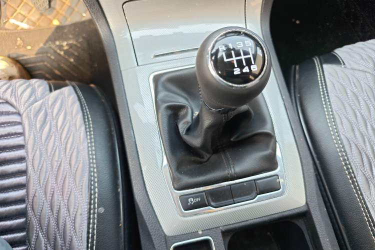 Used Roewe RX5 2018 20T Two-Wheel Drive Manual Flagship Edition