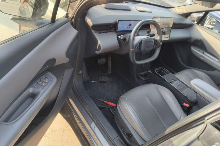 Used Lynk & Co Z20 2025 530 km Range Rear-Wheel Drive Max
