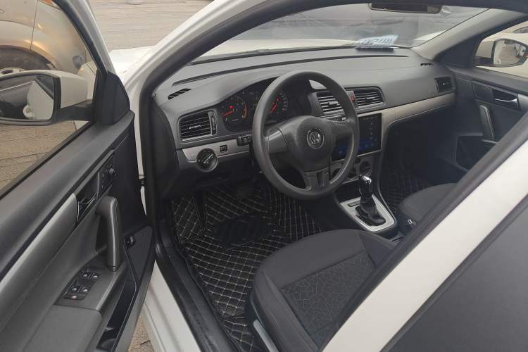 Used Volkswagen Lavida 2013 Revised Classic 1.6L Automatic Fashion Edition
