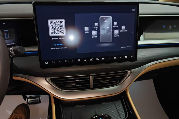 Used Denza D9 2025 DM-i Intelligent Drive 1020 Four-Wheel Drive Flagship Model
