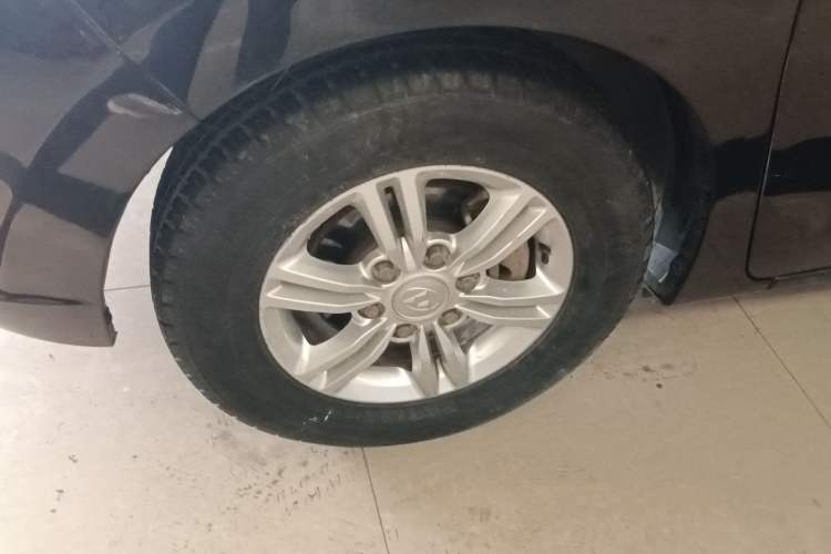 Used SAIC MAXUS G10 2016 1.9T Automatic Elite Edition Diesel China V Emission Standard
