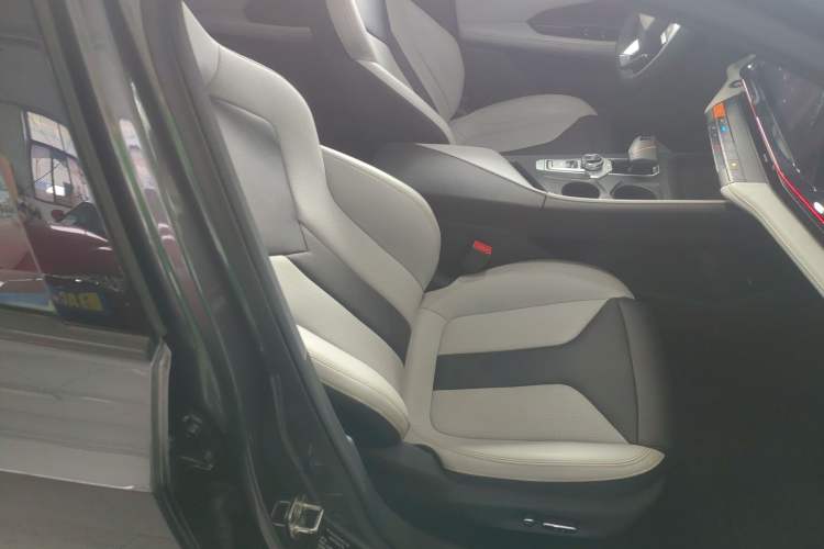 Used Changan UNI-V iDD 2024 Blue Whale Smart Electric iDD 136km Luxury Model