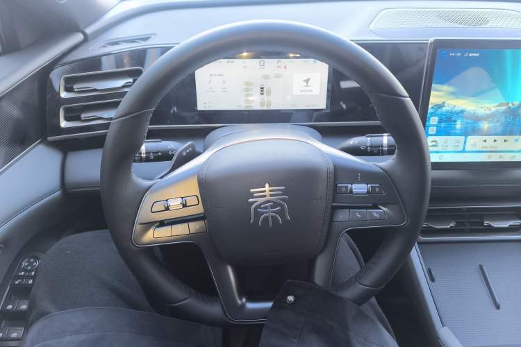 Used BYD Qin L 2025 DM-i Smart Drive 80KM Leading Model
