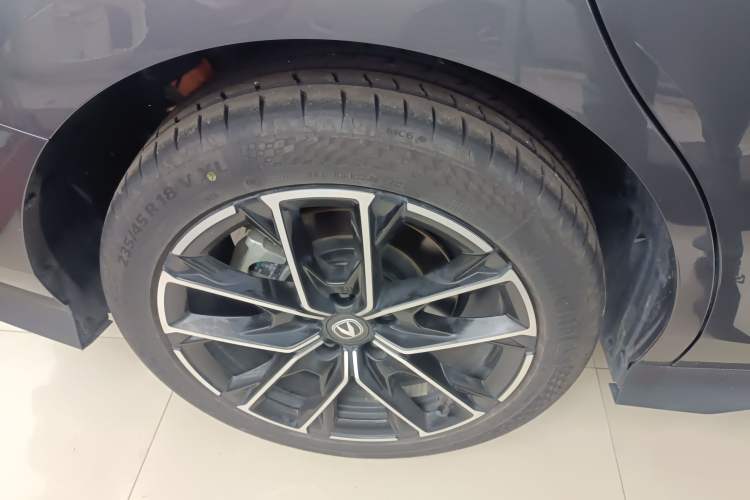 Used Changan UNI-V iDD 2024 Blue Whale Smart Electric iDD 136km ZhiKu Model