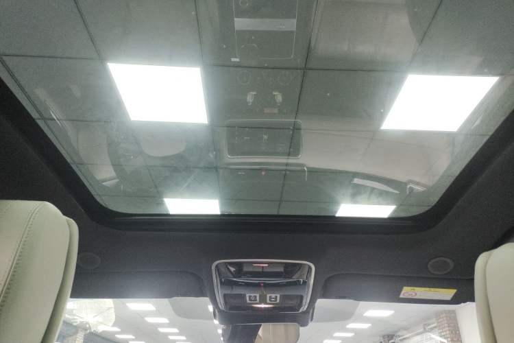 Used Land Rover Range Rover Velar 2022 250 PS Sparkling Heritage Edition
