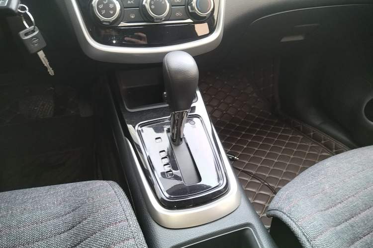 Used Nissan Tiida 2020 1.6L CVT Cool Edition
