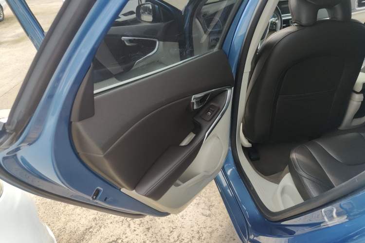 Used Volvo V40 2016 T3 Zhiyi Edition
