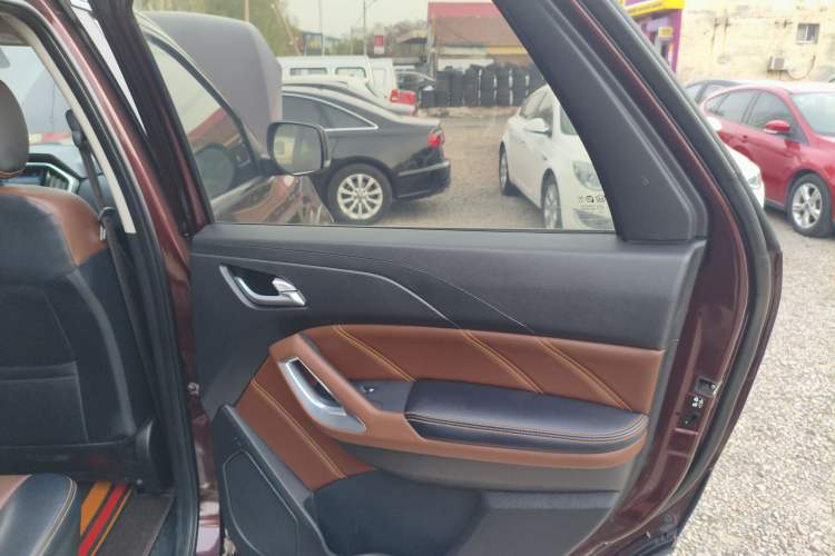 Used JMC Yusheng S350 2016 2.0T Automatic Two-Wheel Drive Gasoline Luxury Edition 5 Seats
