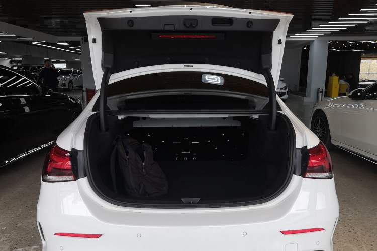 Used Mercedes-Benz A-Class 2022 Revised Version A 200 L Sport Sedan Fashionable Style