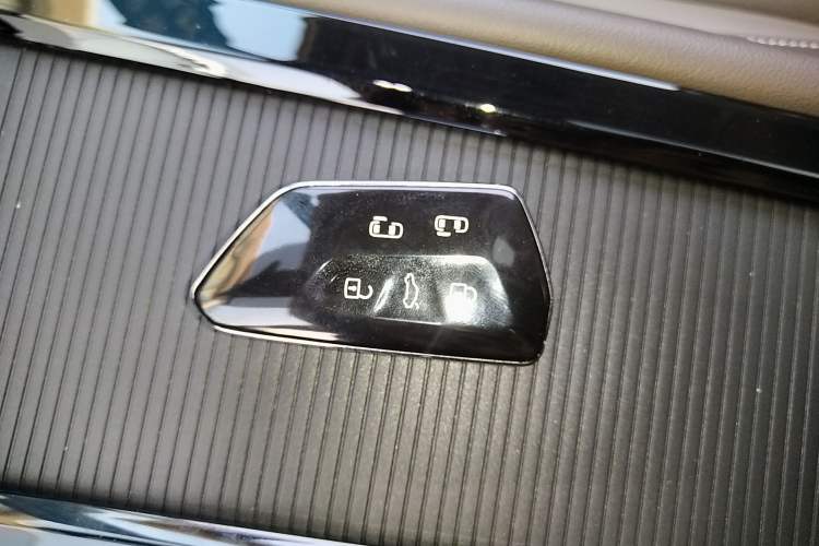 Used Volkswagen Viloran 2024 330TSI Luxury Edition
