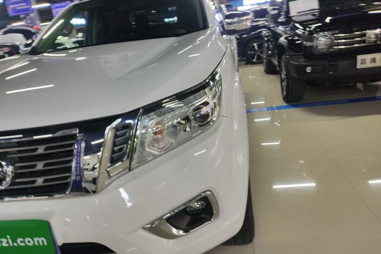 Used Nissan Navara 2021 2.5L Automatic 4x4 Premium Version QR25
