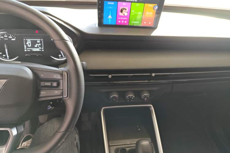 Used Wuling Alvez 2022 1.5L Manual Free-Style Model
