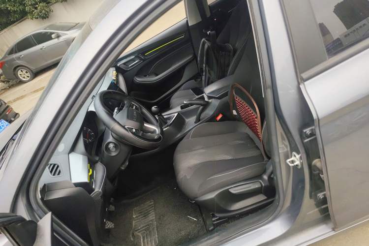 Used Roewe i5 2021 1.5L Manual Platinum Edition
