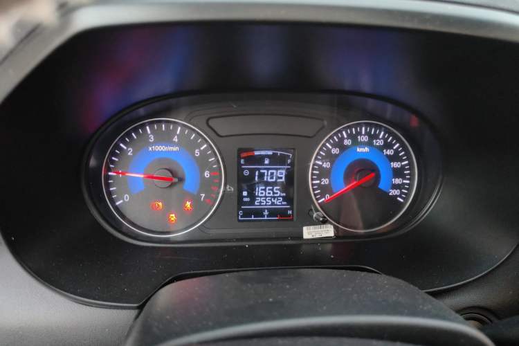 Used Dongfeng Fengon 380 2022 1.5L Standard Edition 7-Seater Passenger Vehicle
