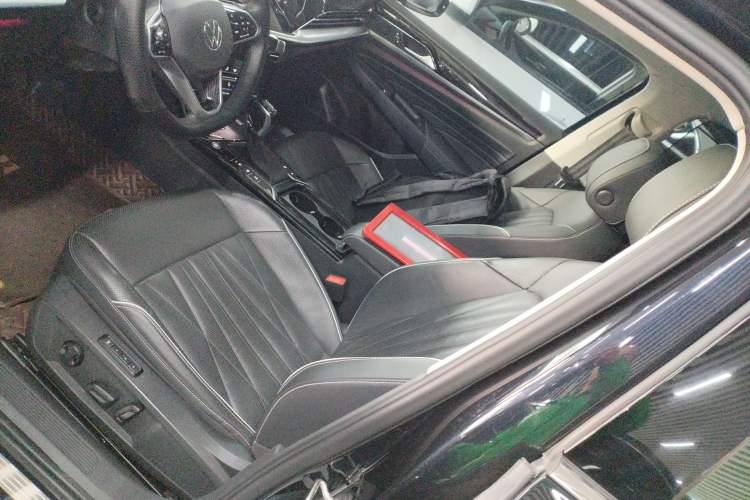 Used Volkswagen Passat 2022 330TSI Starry Luxury Edition – Exclusive Special Edition