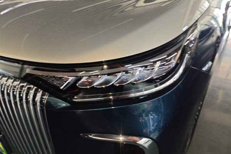 Used VOYAH Dream 2025 PHEV Four-Wheel-Drive Flagship Version – Qiankun Edition
