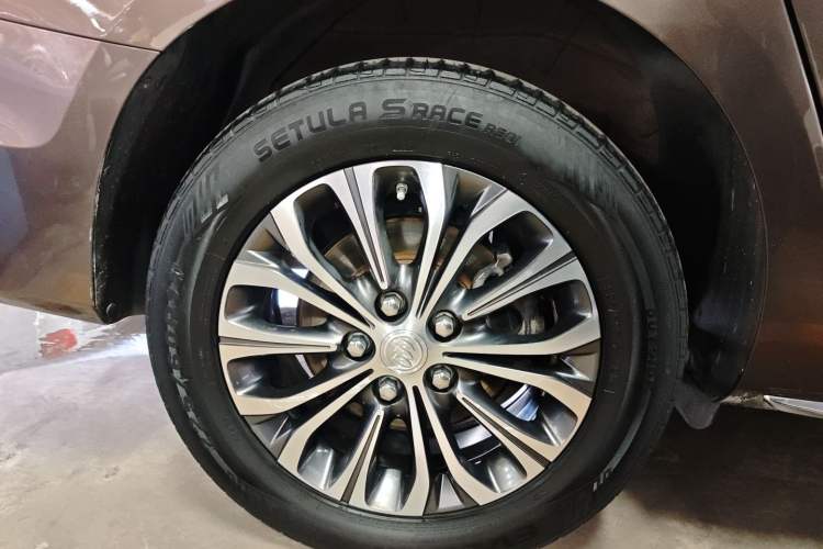 Used Buick GL8 2023 Land Executive Class Comfort Model
