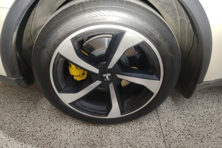 Used Tesla Model Y 2025 Rear-Wheel-Drive Version
