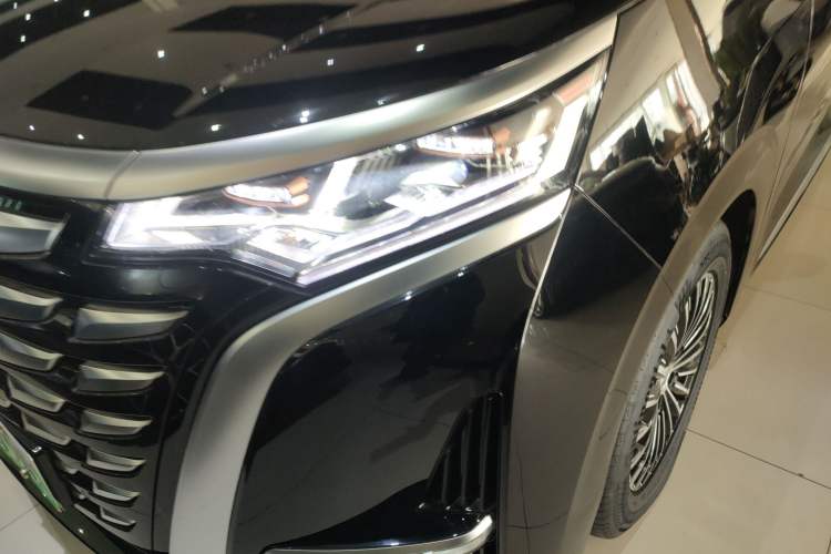 Used Denza D9 2024 DM-i 980 Four-Wheel Drive Prestige Model
