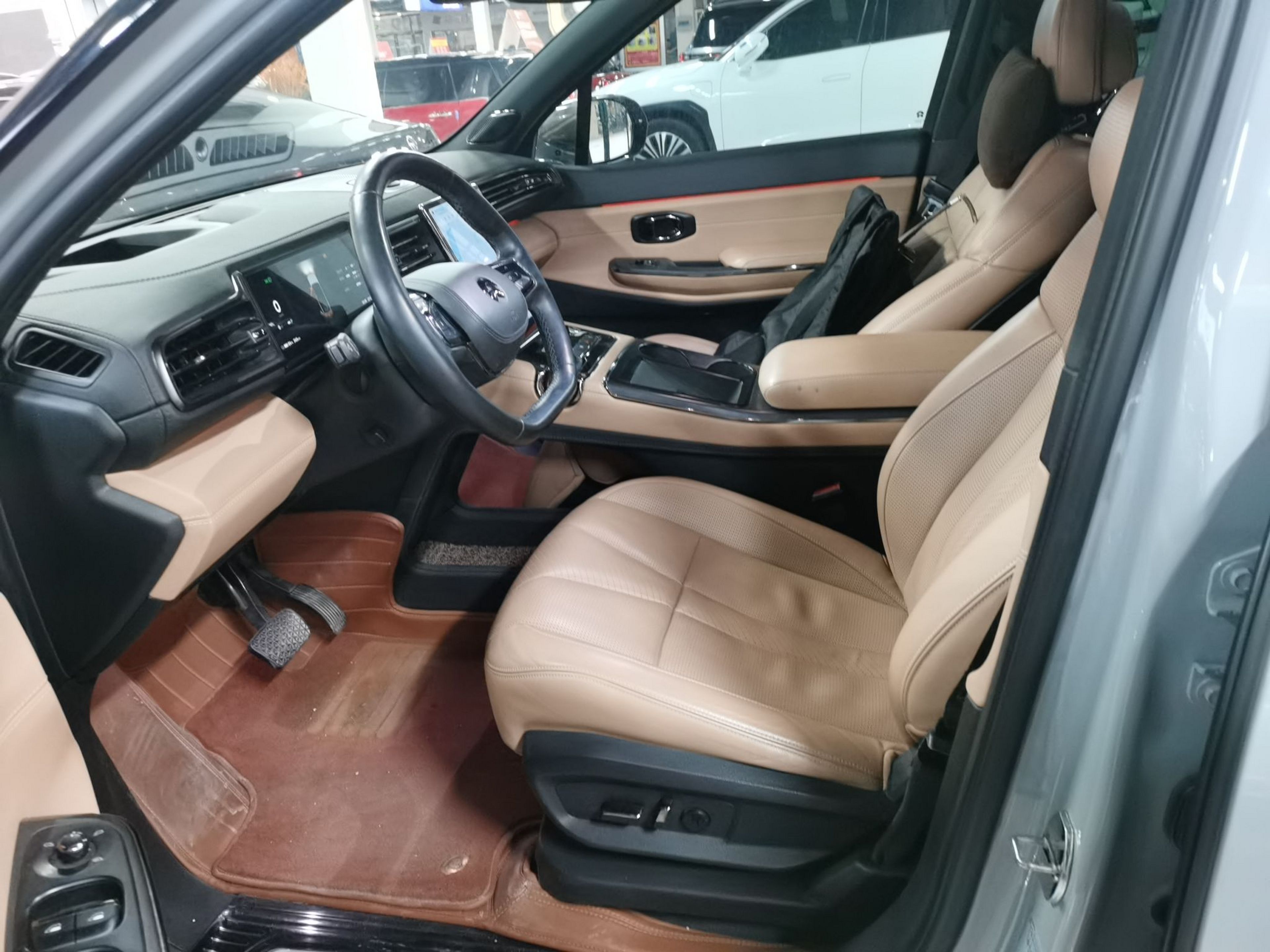 المقاعد الأمامية داخل السيارة