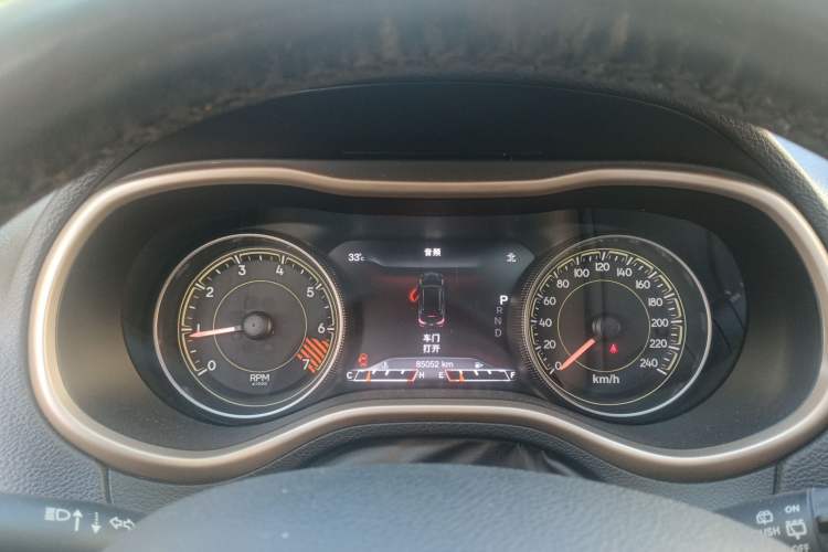 Used  Cherokee 2014 2.4L Luxury Edition
