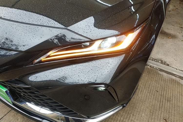 Used Toyota Venza 2022 Dual-Engine 2.5L CVT Two-Wheel Drive Prestige Edition
