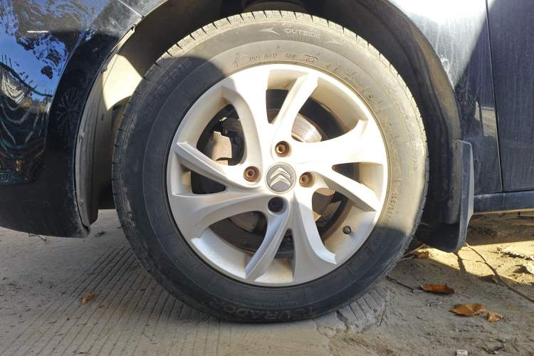 Used Citroen Elysee 2015 Zhishang Edition 1.6L Manual Fashion Model