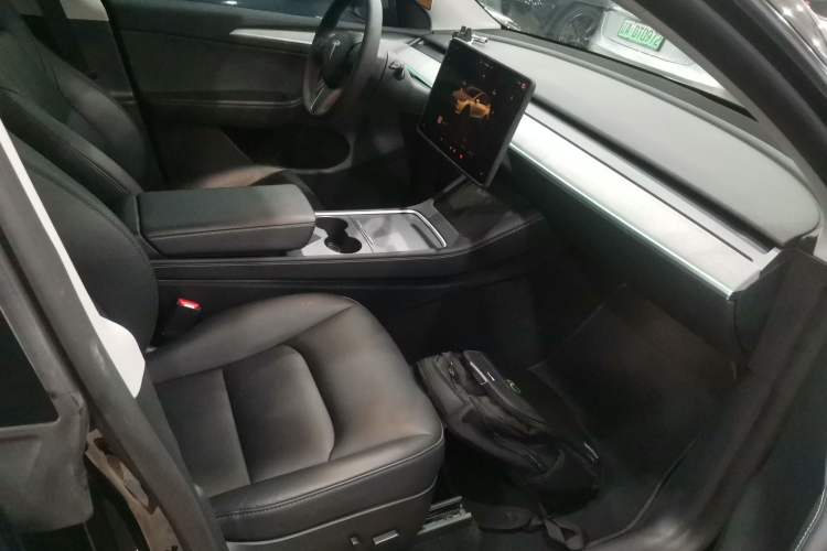 Used Tesla Model Y 2023 Long-Range All-Wheel-Drive Version