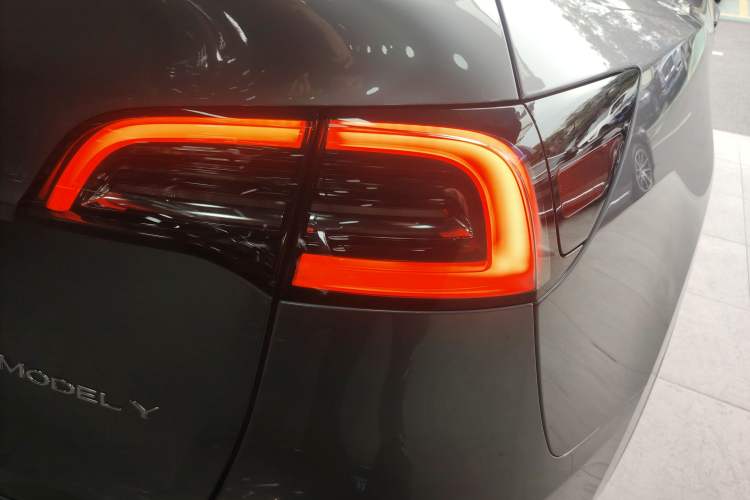 Used Tesla Model Y 2024 Long-Range All-Wheel-Drive Version