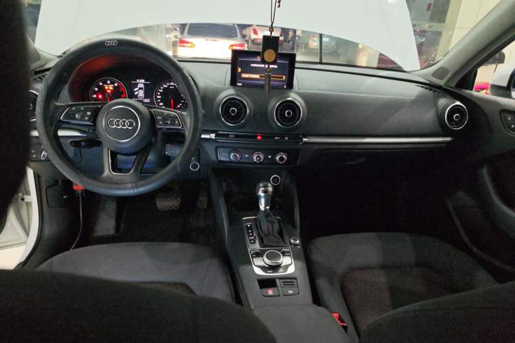 Used Audi A3 2020 Restyled Sportback 35 TFSI Entry-Level China VI Emission Standard
