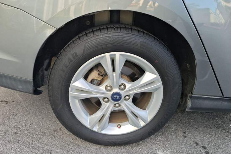 Used Ford Focus 2012 Sedan 1.6L Automatic Fashion Edition
