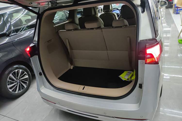 Used Buick GL8 New Energy 2025 Lu Shang Luxury Edition 7-Seater
