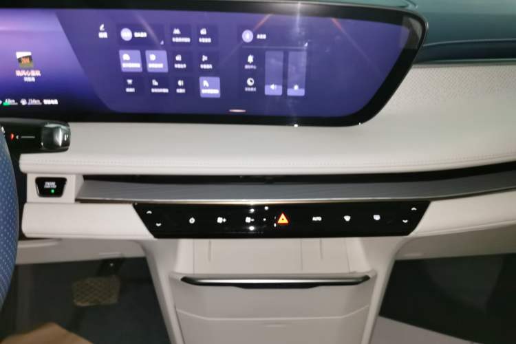 Used Buick GL8 New Energy 2024 Lu Zun Luxury Edition 6-Seater
