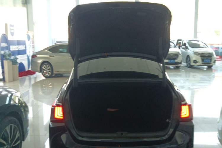 Used Lexus ES 2021 260 Excellence Edition
