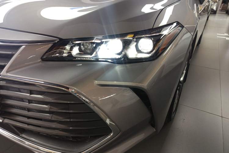 Used Toyota Avalon 2019 Dual-Engine 2.5L Luxury Edition China VI Standard

