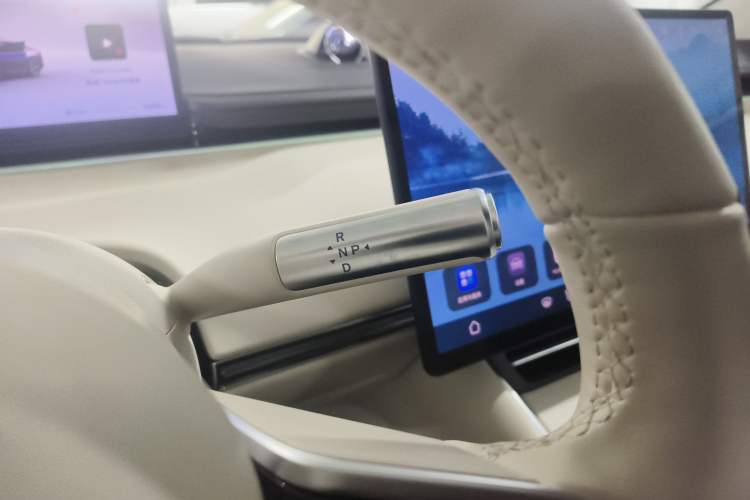 Used Hima Luxeed S7 2025 855 km Max
