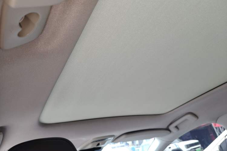 Used Volvo V40 2015 1.6T Zhiyi Edition
