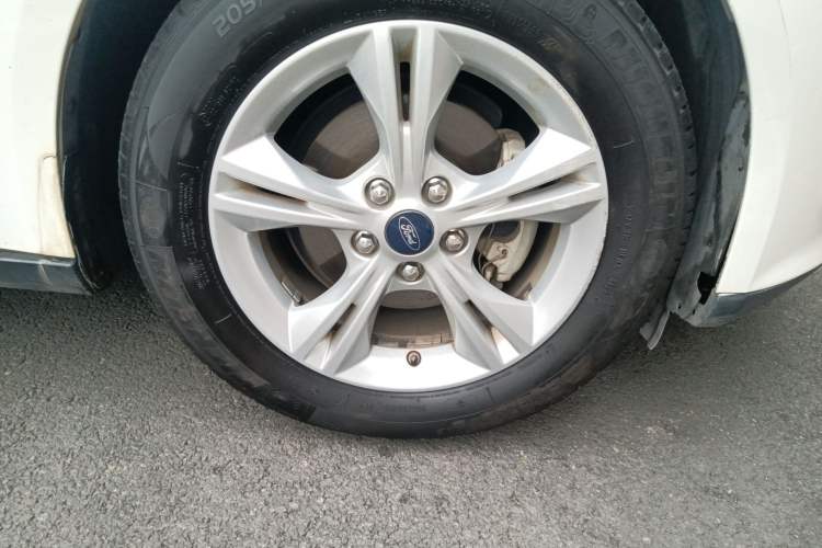 Used Ford Focus 2012 Sedan 1.6L Automatic Fashion Edition