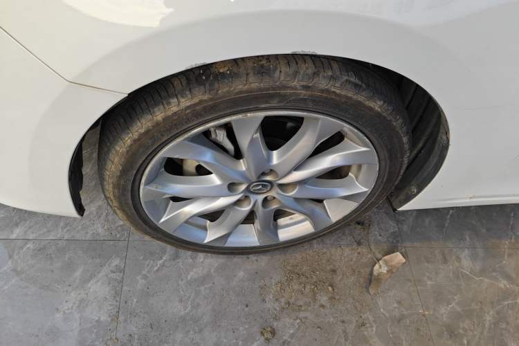 Used Mazda Mazda 3 Axela 2014 Sedan 2.0L Automatic Sport Model