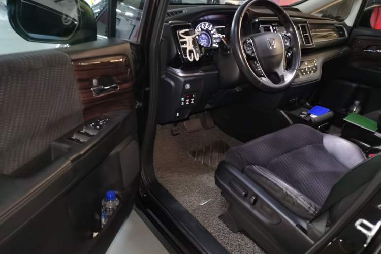 Used Honda Elysion 2016 2.4L Comfort Edition
