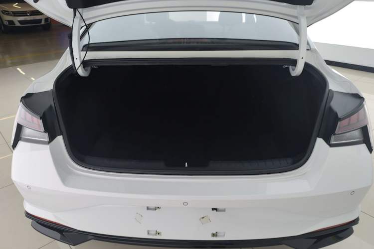 Used Hyundai Elantra 2022 1.5L CVT LUX Prestige Edition
