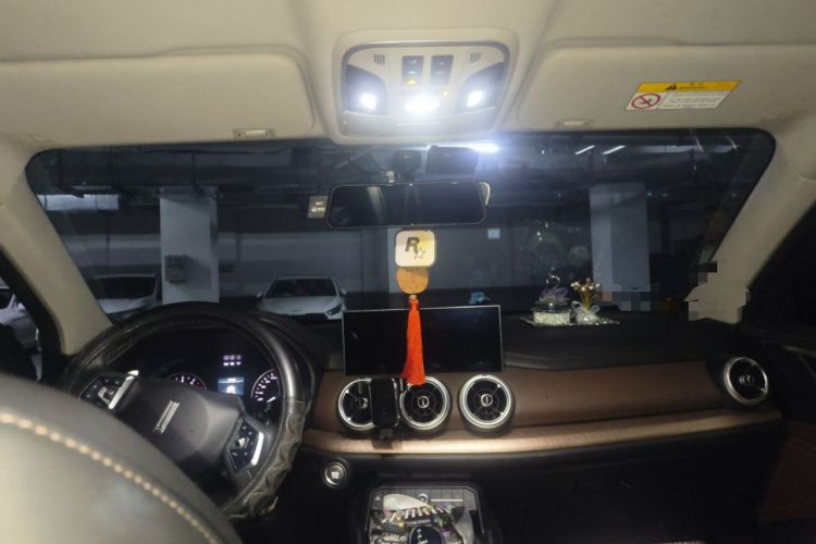 Used Wey VV5 2020 1.5T Two-Wheel Drive Color Pioneer
