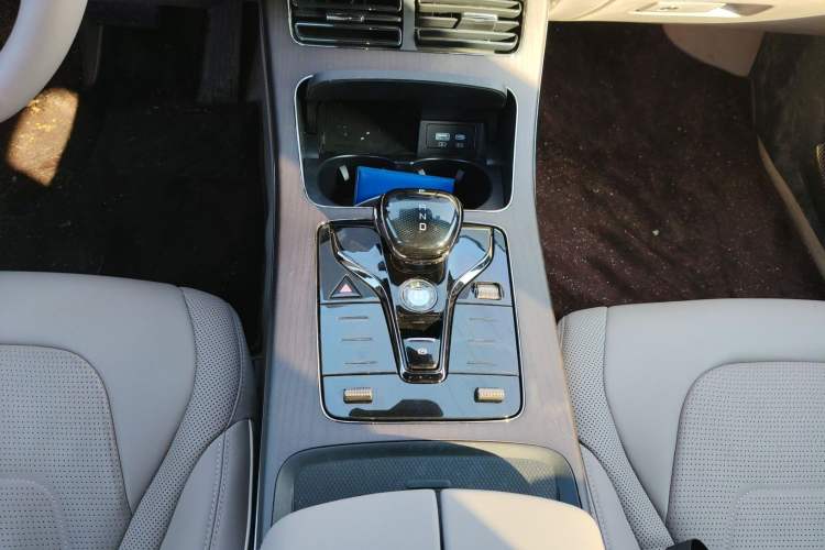 Used BYD Han 2024 EV Glory Edition 610 km All-Wheel Drive "Tian Shen Zhi Jia" Intelligent Driving Model