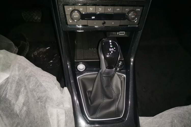 Used Volkswagen Tharu 
