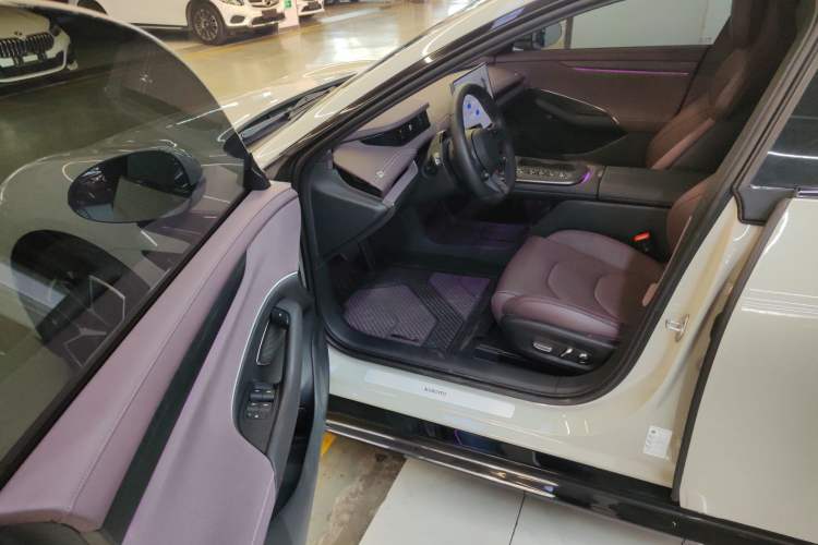 Used  SU7 2024 Rear-Drive Ultra-Long Range Advanced Pro-Level Intelligent Driving Version
