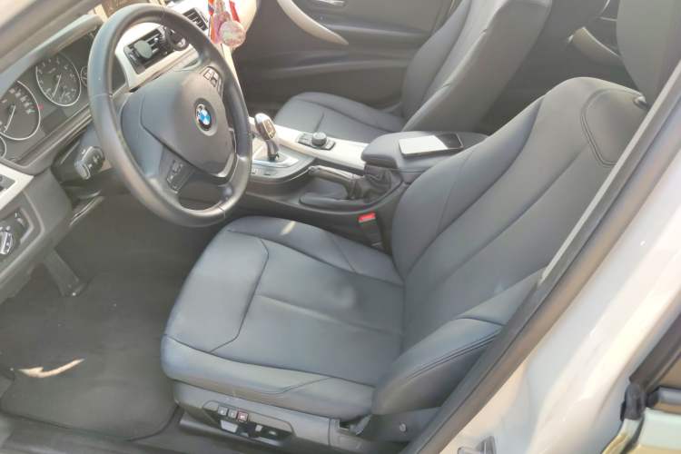 Used BMW 3 Series 2015 320i Fashion Model
