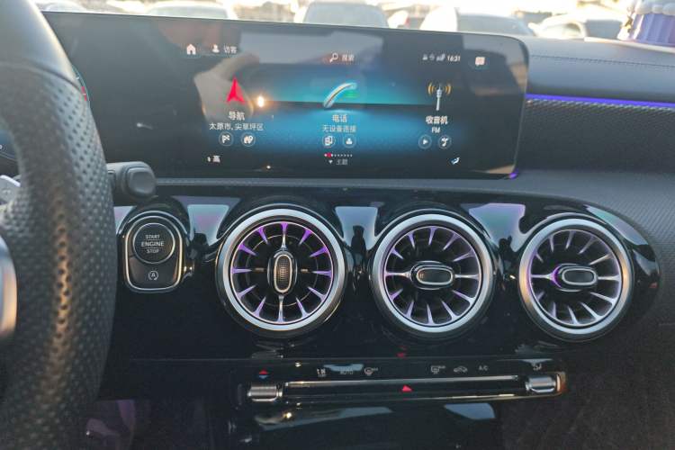 Used Mercedes-Benz A-Class 2022 Revised Version A 200 L Sport Sedan Fashionable Style
