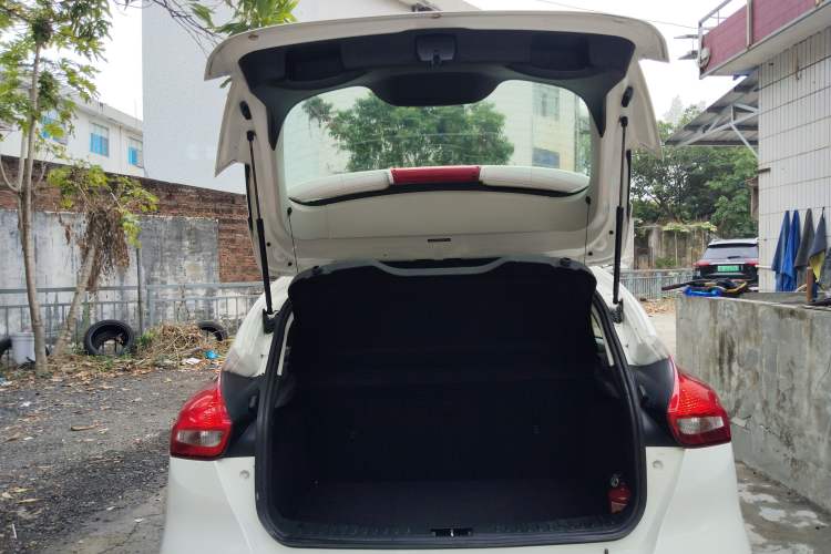 Used Ford Focus 2015 Hatchback 1.6L Automatic Fashion Edition
