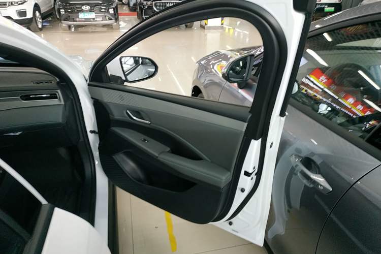 Used BYD Qin PLUS 2025 DM-i Smart Drive 55KM Leading Model
