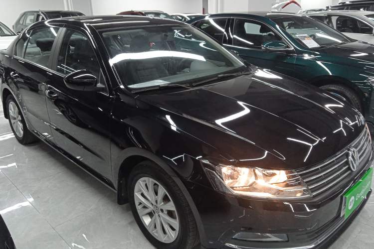 Used Volkswagen Lavida 2017 1.6L Automatic Comfort Edition
